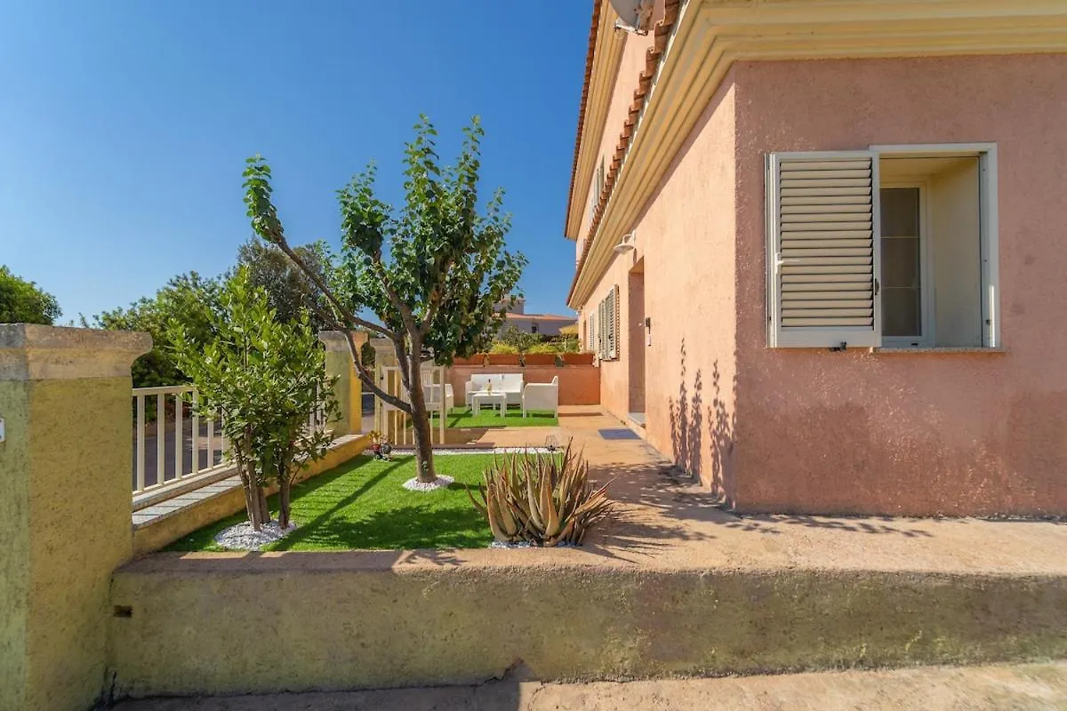 אולביה Apartment With Garden