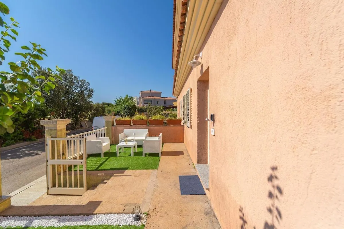 אולביה Apartment With Garden