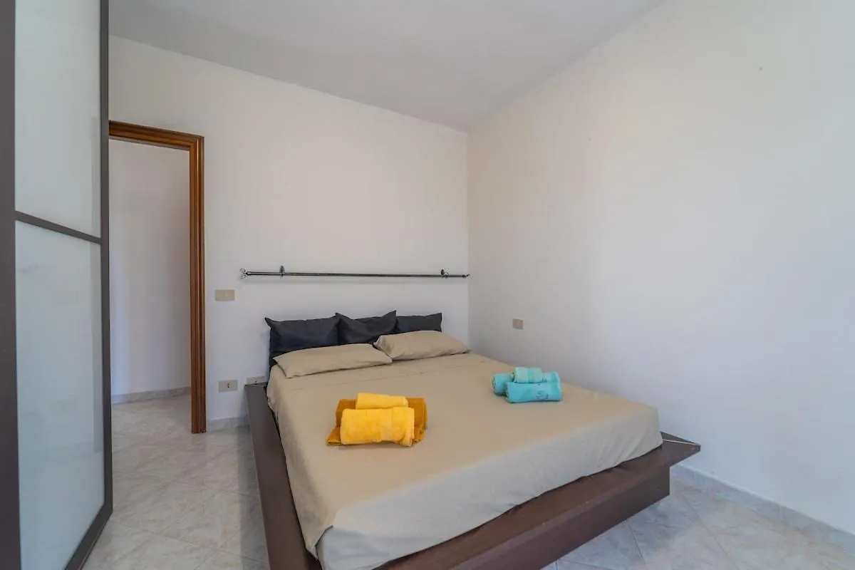 אולביה Apartment With Garden
