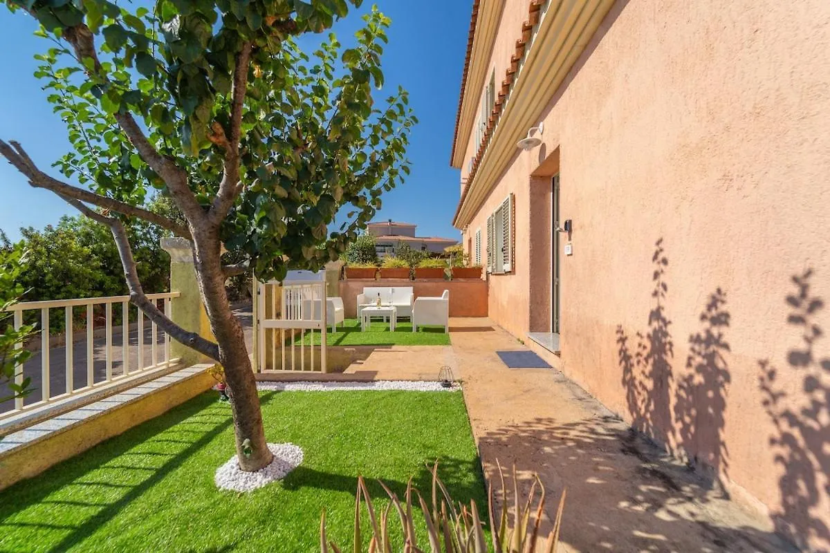אולביה Apartment With Garden