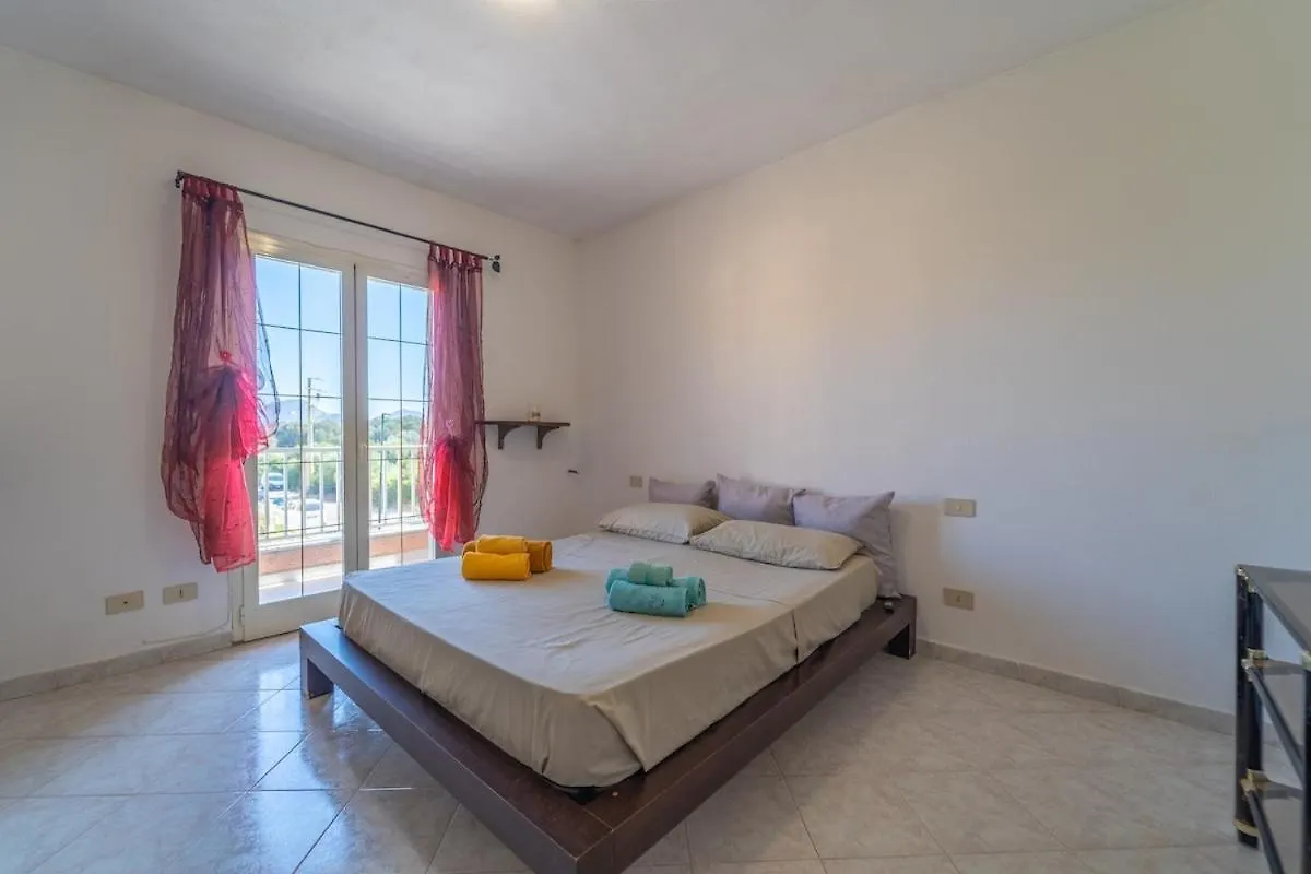 אולביה Apartment With Garden